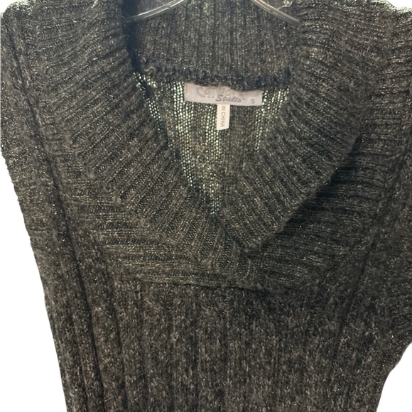 Gray Cowl Neck Sweater with Ribbed Knit - Picture 2 of 3